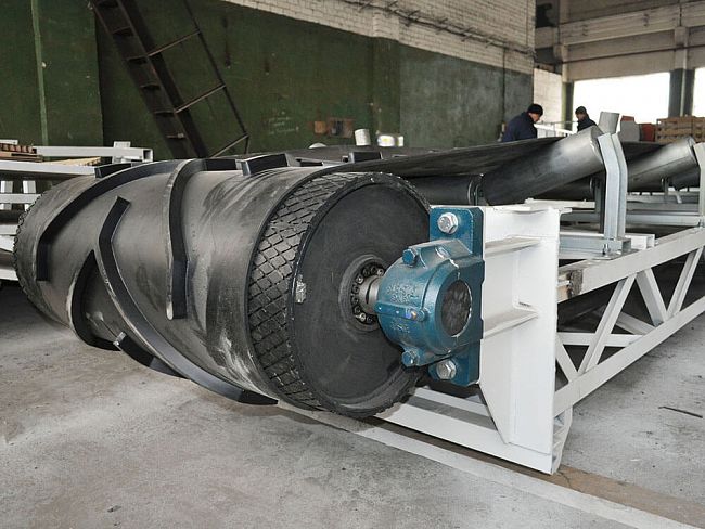 Конвейерный ролик Г-102х310-9х14 (РОЖ. наклонный)